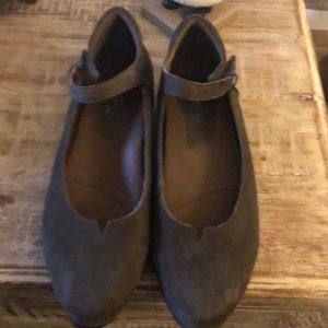 Earthies! Never worn! Velcro